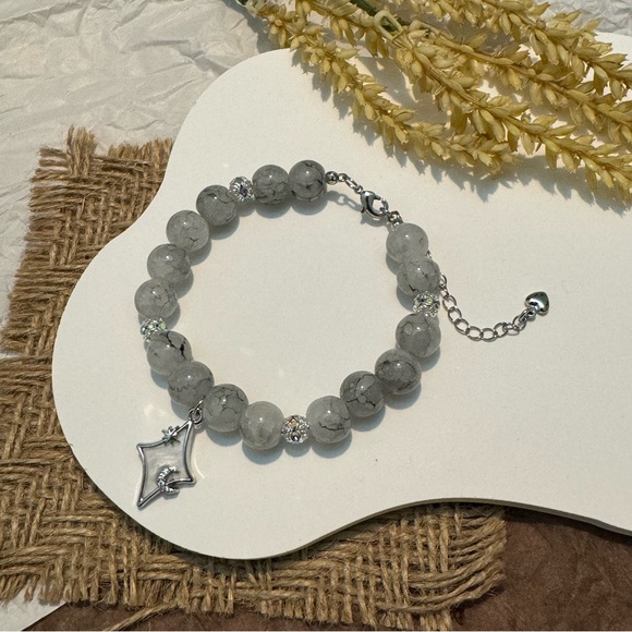 Gray Marble-patterned Beaded Bracelet with Moon & Star Charm - Picture 4 of 5